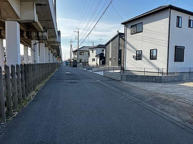 【【前面道路】】東側5.9mの公道に接道しています。
お買い物やお出かけにも便利な立地です!