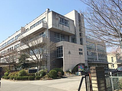 北本市立南小学校 300m(徒歩4分)