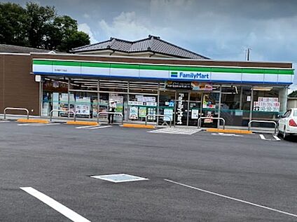 ファミリーマート緑3丁目店 600m(徒歩8分)
