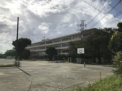 桶川東中学校 約1700m(徒歩　約22分)