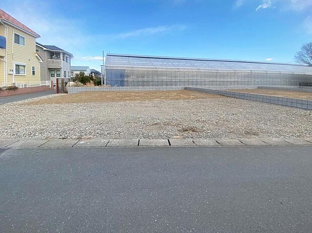 【【現地写真】】駐車スペース3台分確保！来客時にも安心です◎（2026/1/30撮影）