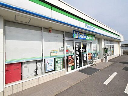 ファミリーマート 前橋富士見原之郷店 約1,270m(徒歩約16分)