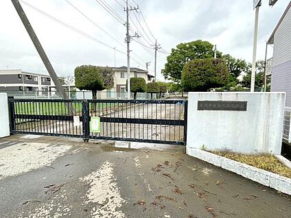 西牛谷小学校 約1,110ｍ～1,120m(徒歩約14分)