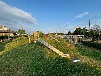 山の公園 約200m～220ｍ(徒歩約3分)