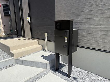 宅配BOX付き機能門柱