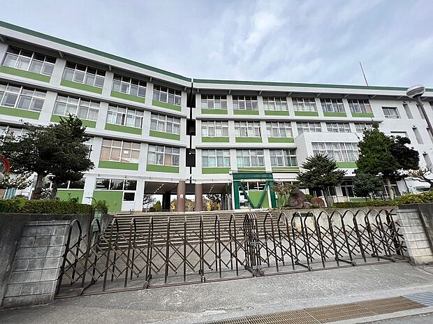 加治中学校(約1,620m)