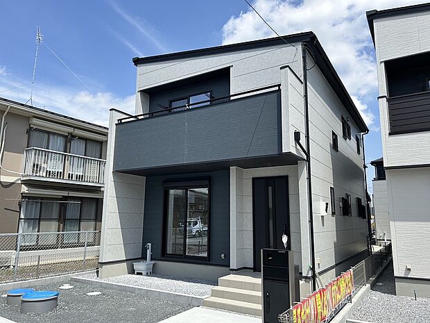 【8号棟】屋根のデザインに変化をつけて分譲地内でも一際存在感のある外観デザインです。