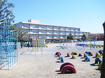 上柴東小学校 約1,000m(徒歩13分)