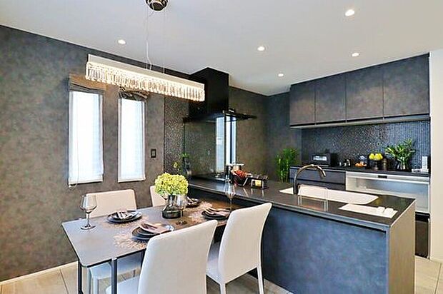 ~Living Room~
ママの目線でデザインされた住まいは、水回りの導線や豊富な収納など魅力がたくさん。住み心地の良さをぜひご体感下さい!