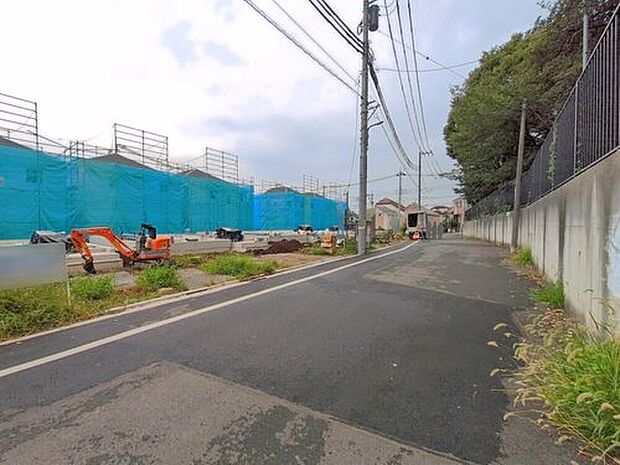 開放感溢れるロケーション♪道路幅も広いのでお車の出し入れもスムーズ!