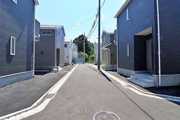 【前面道路含む現地写真】心地よさを追求した8邸の街並誕生。ライフスタイルに合わせてお選び下さい!