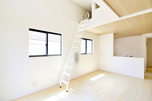【～Living Room～】広々17帖超ＬＤＫ！こだわりの家具でコーディネイトしてみませんか？ついつい散らかりがちなリビングにロフトが備わっているのは嬉しい♪