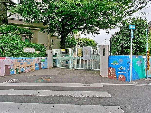 杉並区立東田小学校(約350m)