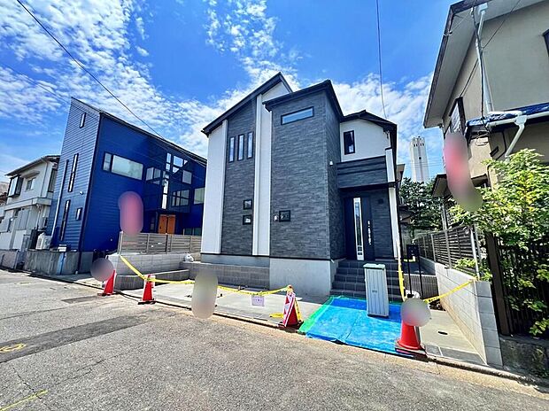 【現地外観写真】堂々完成です!仙川徒歩圏♪空が広く大きく感じる安らぎ溢れる住環境です。毎日、早く帰りたくなるお住まいになりそうです☆