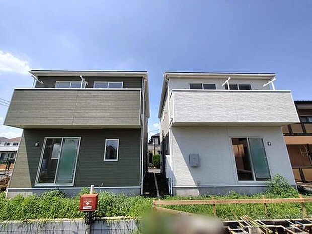 【現地外観写真】陽光を優しく受け止める優しい印象の外観♪生活するだけの家ではなく「日々を楽しむ暮らし」を♪