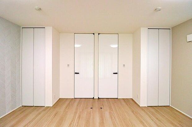 【リビング以外の居室】将来的には2部屋に、、、ライフスタイルに応じてお部屋の使い方を変えることが出来る2ドアワンルーム♪