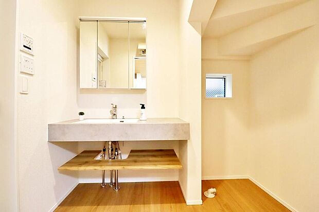 【【Washroom】】明るく清潔感溢れるサニタリースペース。毎日使う場所だからこそ、快適な空間となっております。