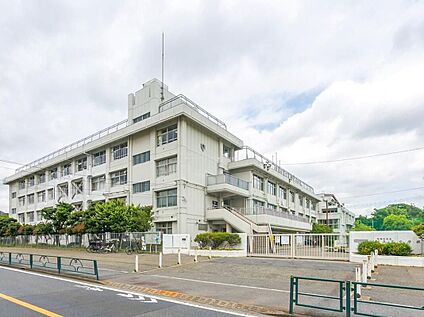 世田谷区立喜多見中学校 890ｍ(徒歩12分)