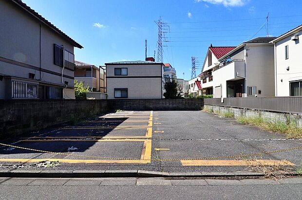 【現地外観写真】これから徐々に家の骨組みが出来上がっていきます。どんな家が建つのか楽しみですね♪