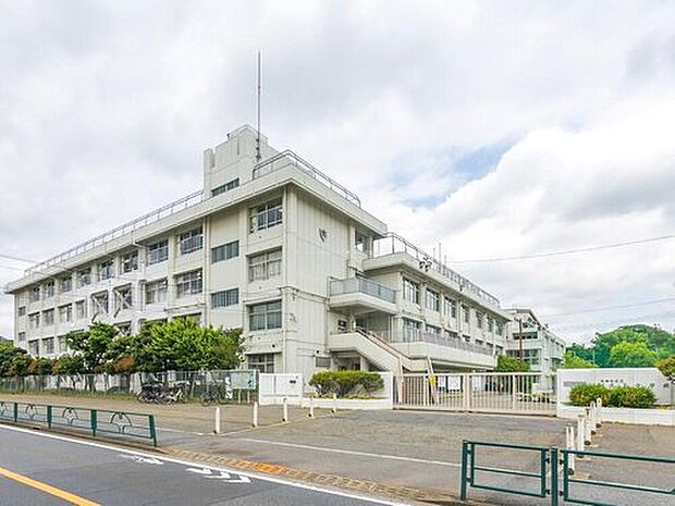 世田谷区立喜多見中学校(約1,100m)
