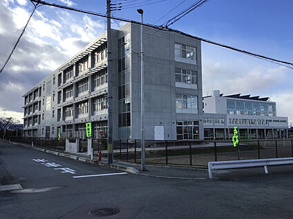 山形市立東小学校 現地から720m。(徒歩9分。)