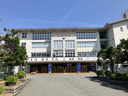 山形市立第二中学校 現地から2090m。(徒歩27分。)