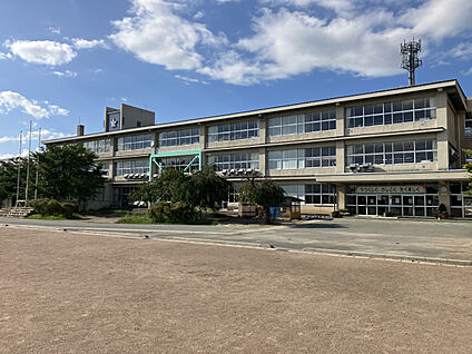 天童市立天童南部小学校 現地から1950m。(徒歩25分。)