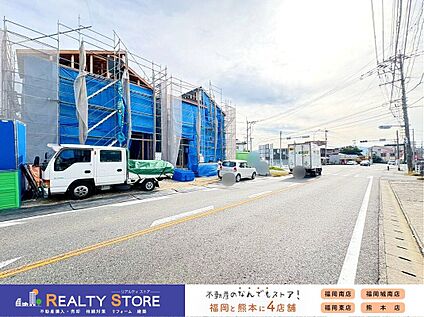 前面道路含む外観