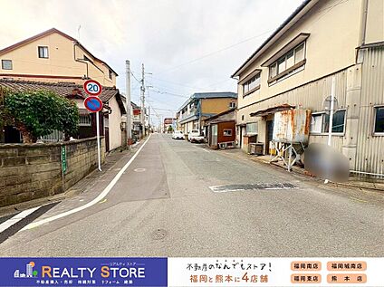 前面道路含む外観