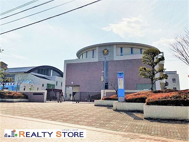 須恵町立須恵第三小学校(約1,000m)