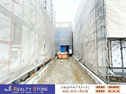 前面道路含む外観