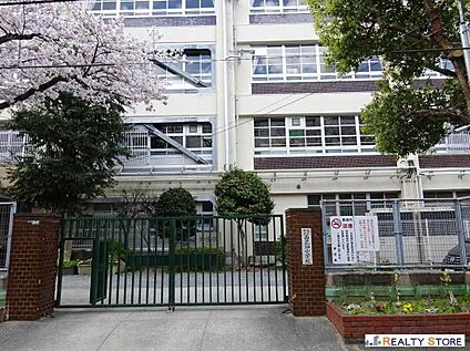 福岡市立西花畑小学校 750m