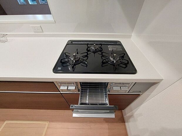 【その他設備】火力にこだわるお料理上手な方も大満足の3口コンロです♪
