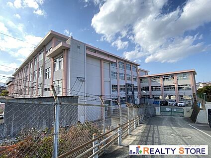 福岡市立東若久小学校 400m