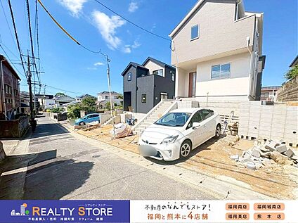 前面道路含む外観