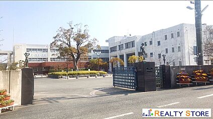 太宰府市立太宰府西中学校 700m