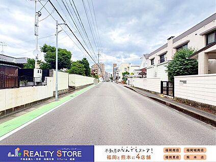 前面道路含む外観