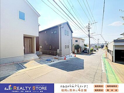 前面道路含む外観