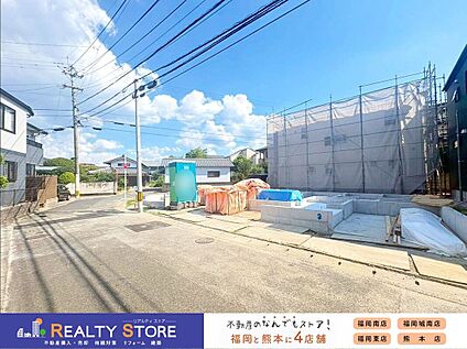 前面道路含む外観