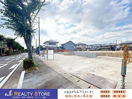 前面道路含む外観