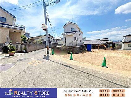前面道路含む外観