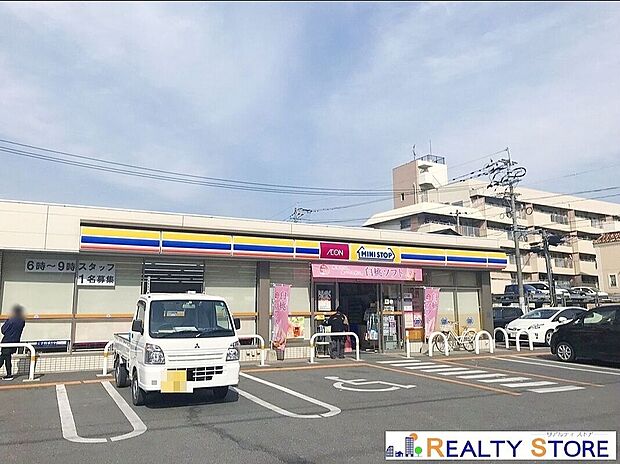 ミニストップ博多板付4丁目店(約240m)
