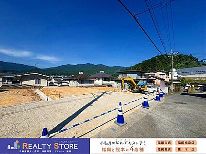 前面道路含む外観