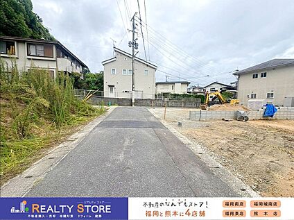 前面道路含む外観