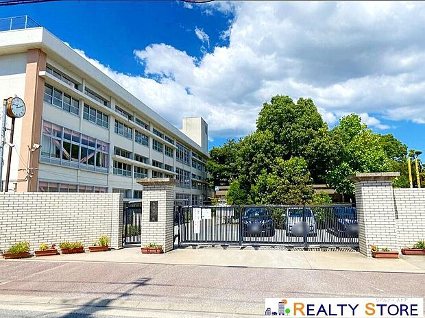 福岡市立板付小学校（約210m）