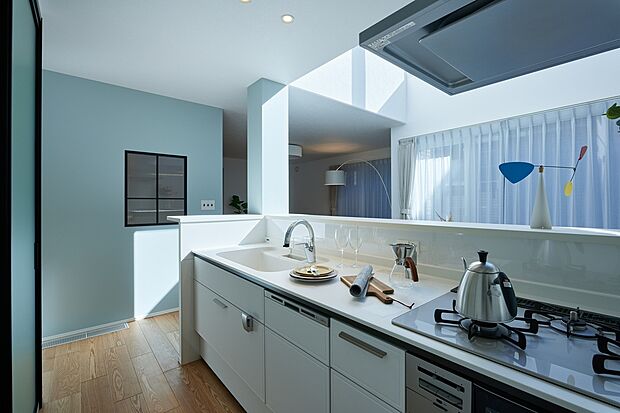 洗練されたデザインと機能美が融合したキッチン(2025年10月撮影)