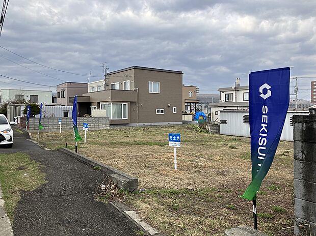 【区画3】右から撮影：駐車スペースやお庭をプランニング可能◎（2026年4月撮影）
