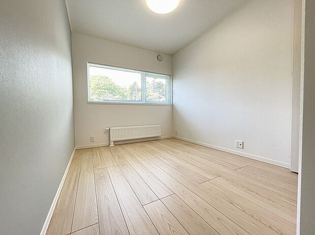 家具のレイアウトもしやすい間取りの洋室(2023年5月撮影)