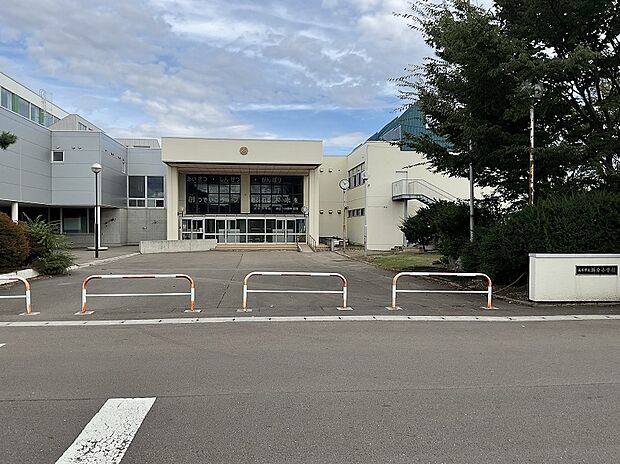 浜分小学校まで徒歩16分(2024年10月撮影)