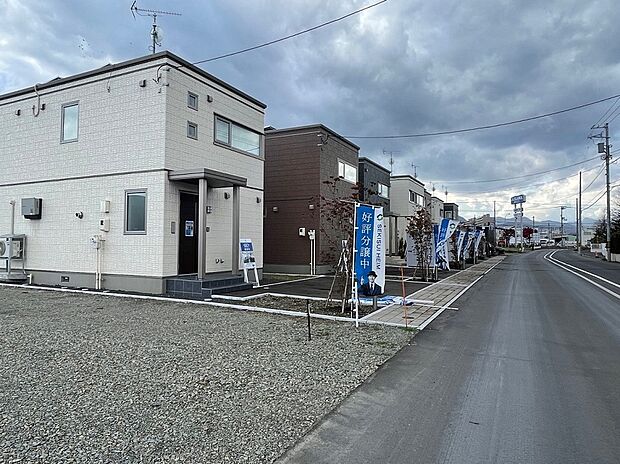 前面道路平和通方面：平和通に近く、札幌中心部へのアクセスもスムーズです（2023年11月撮影）